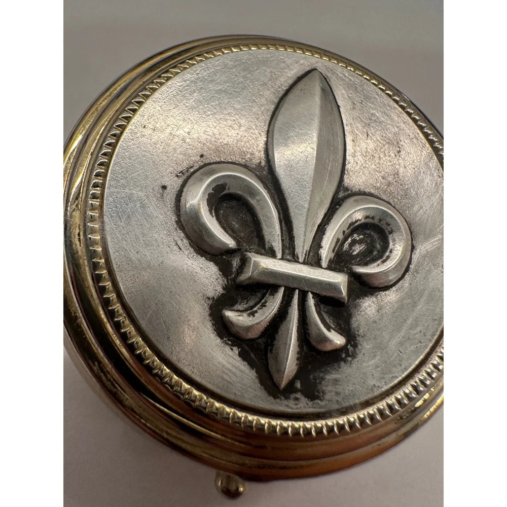 Vintage Fleur-de-Lis Brass & Silver-Tone Pill Box Ornate Metal Snuff/Trinket‎ 2